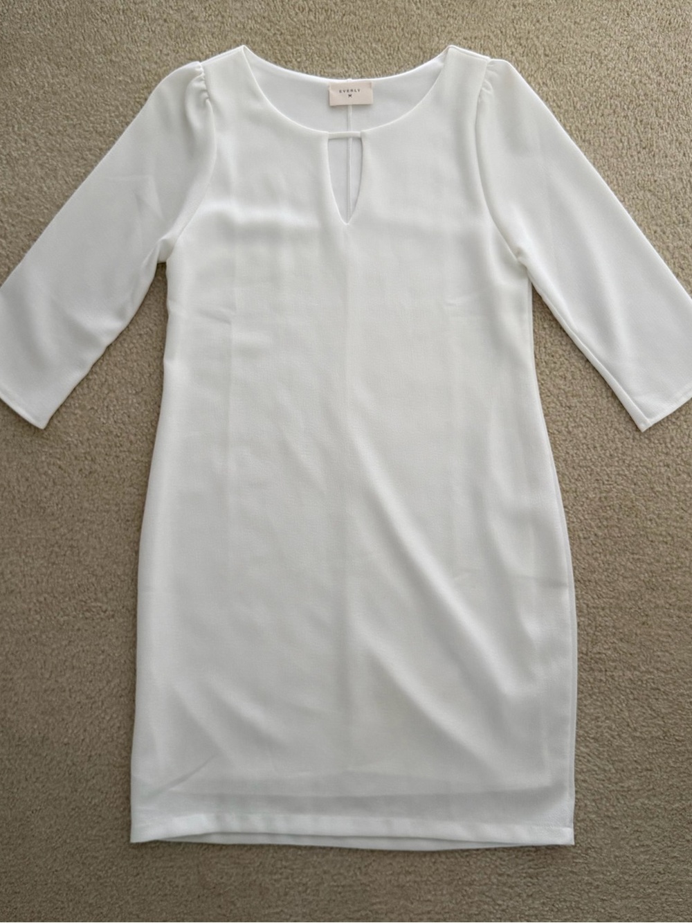Everly white shift dress with keyhole neckline and 3/4 sleeves - size S